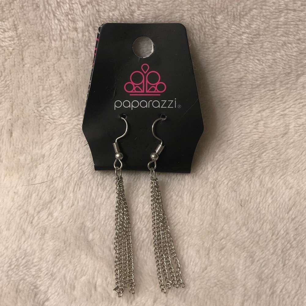 New with tags Paparazzi chain dangle earrings.